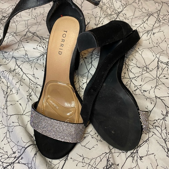 Wide width bling heels - Picture 2 of 2